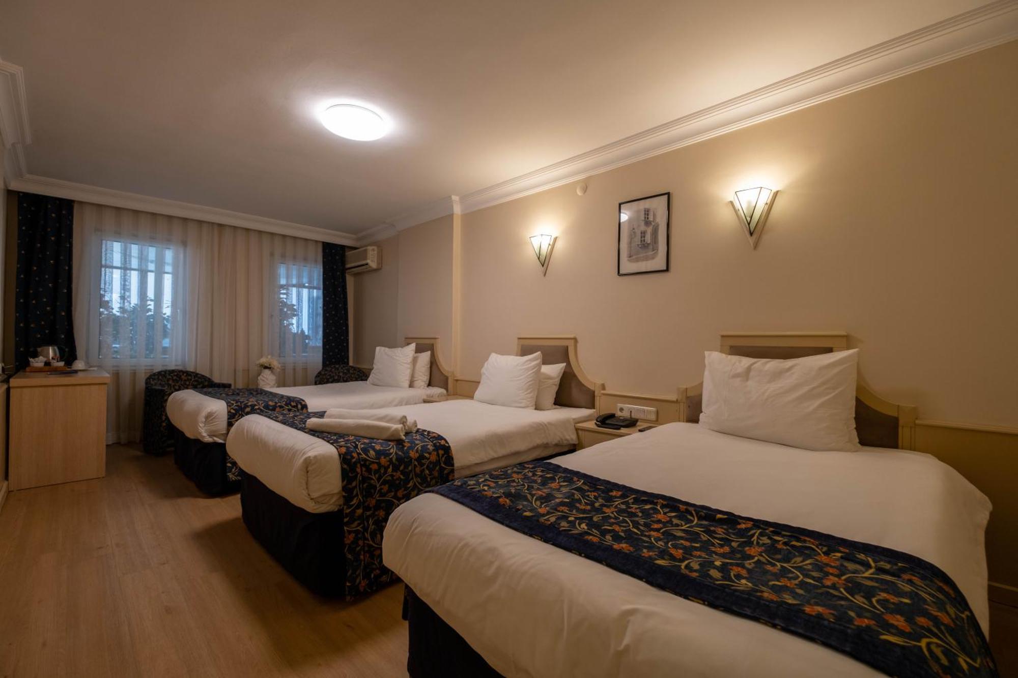 Berr Hotel Istanboel Buitenkant foto