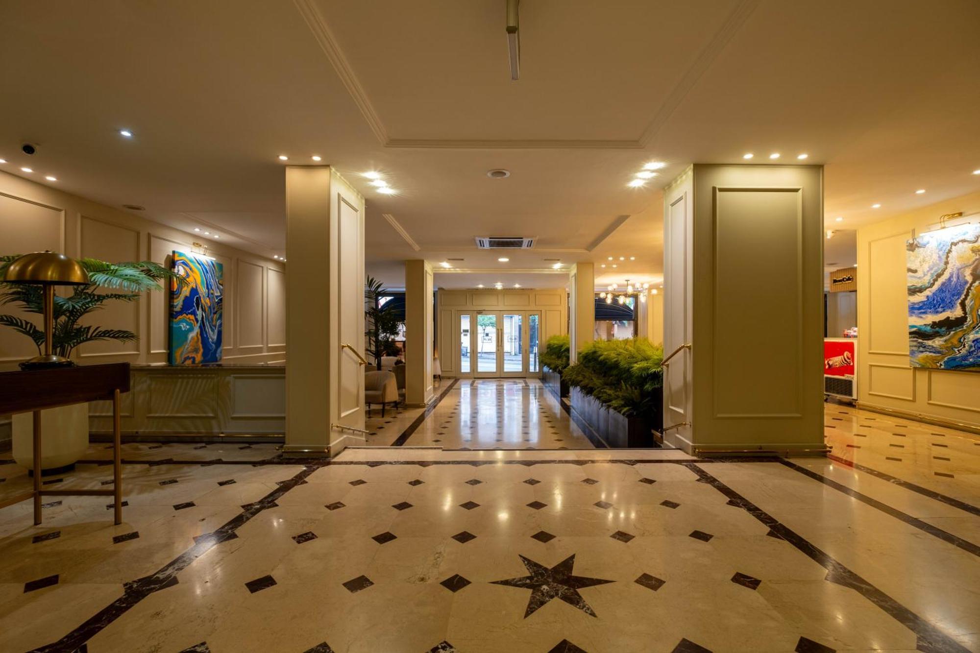 Berr Hotel Istanboel Buitenkant foto