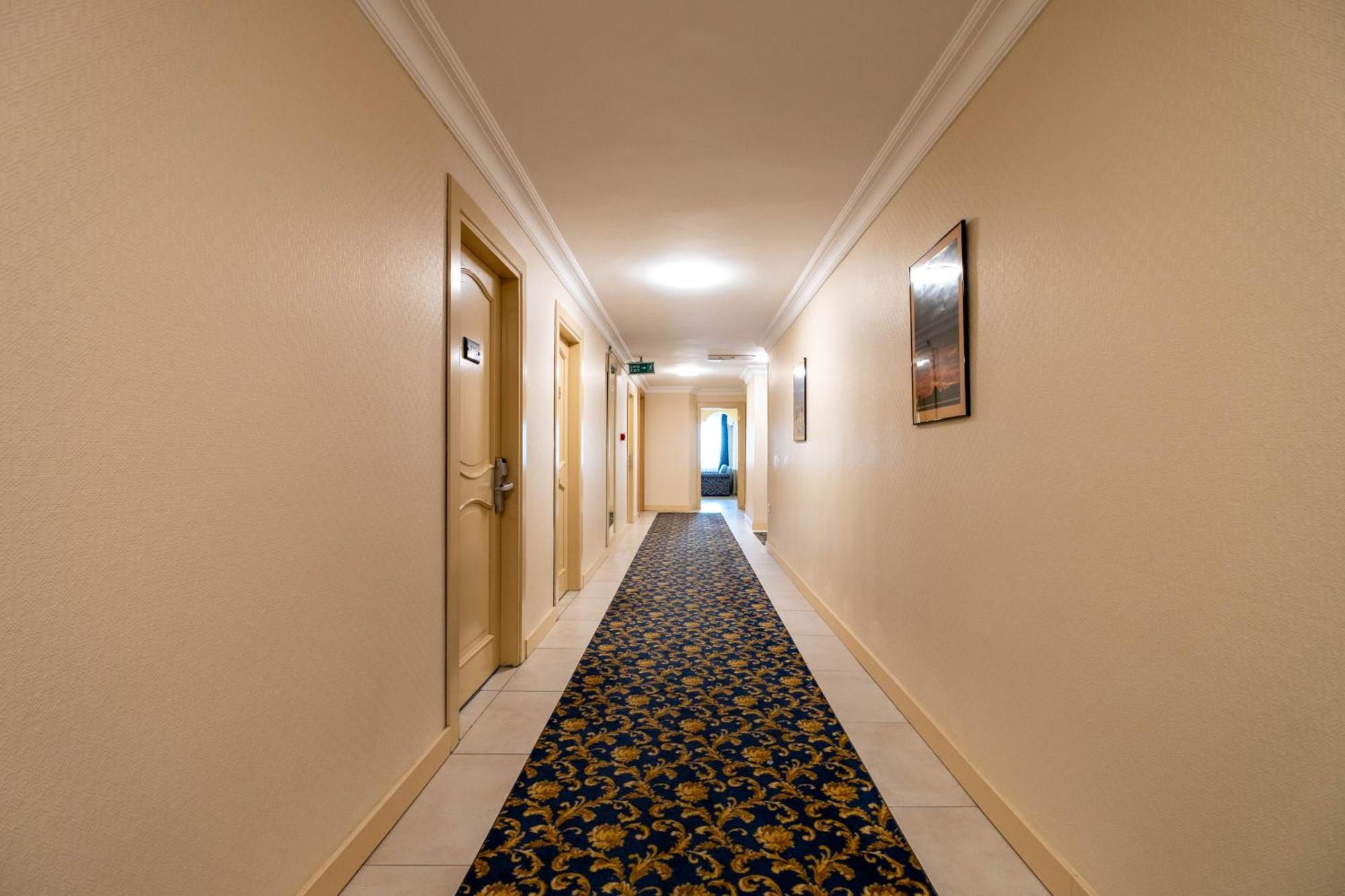 Berr Hotel Istanboel Buitenkant foto