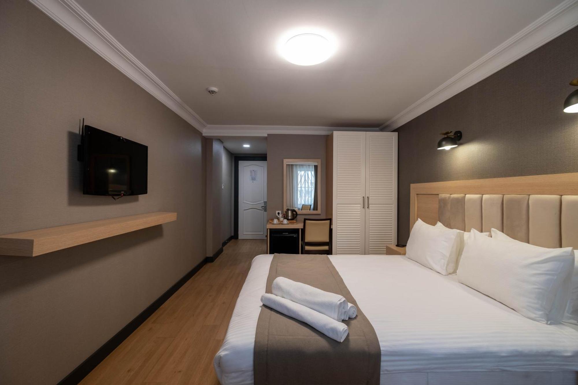 Berr Hotel Istanboel Buitenkant foto