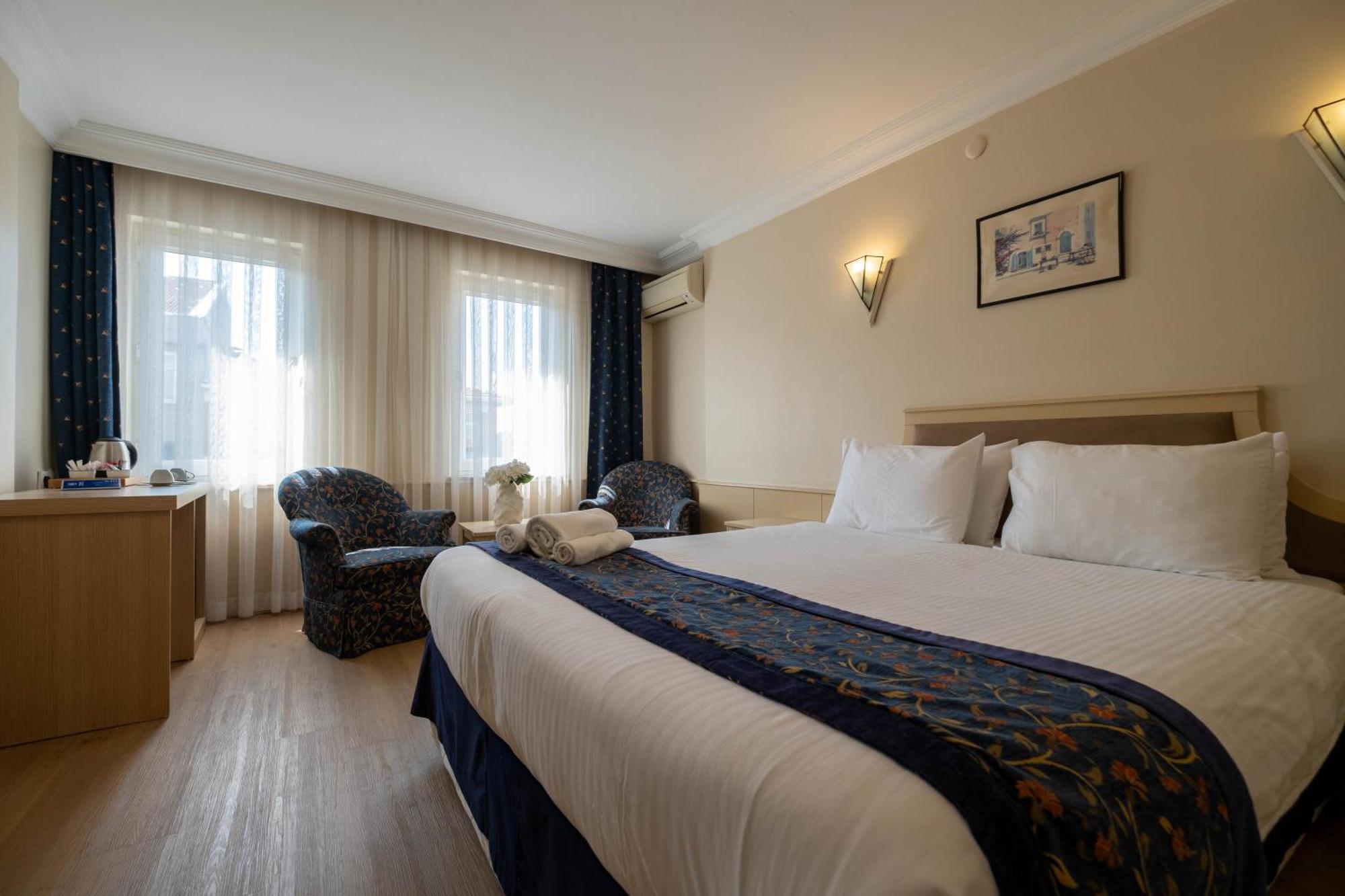 Berr Hotel Istanboel Buitenkant foto